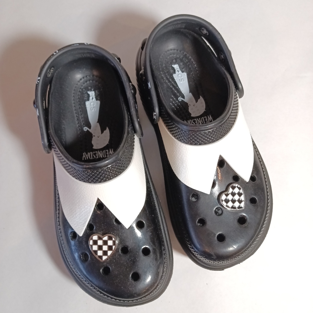 Crocs Wednesday Adams Stomp Clog Size 8 check heart jibbitz Platform